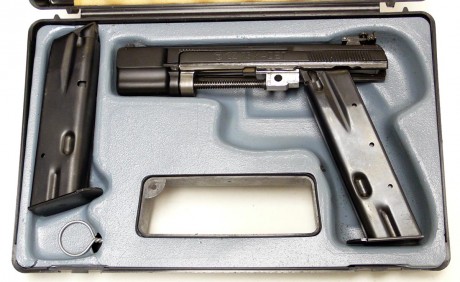 Se vende CZ 75 en calibre 9mm y con conversión 22lr, viene con 3 cargadores del 9mm y 2 del 22lr, el arma 51