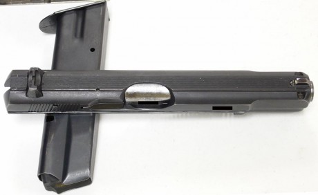 Se vende CZ 75 en calibre 9mm y con conversión 22lr, viene con 3 cargadores del 9mm y 2 del 22lr, el arma 50