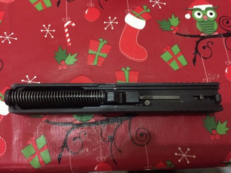 Vendo glock 17 2G 9mm. Muy buen estado en general tal y como se puede apreciar en las fotos, la entrego 00