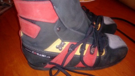 buenas compañeros vendo un par de botas de tiro corami practicamente nuevas se an usado 2 veces , vienen 12