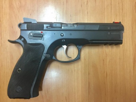 Vendo CZ SP-01 SHADOW con tres cargadores y dos fundas de recorridos, una de extracción rapida y otra 02