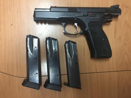 Vendo CZ SP-01 SHADOW con tres cargadores y dos fundas de recorridos, una de extracción rapida y otra 01