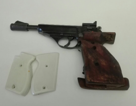 Vendo Astra constable del cal.22.
Dos cachas una anatomica y otra de plastico blanco
Dos cargadores.
100€. 01