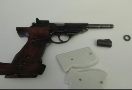 Vendo Astra constable del cal.22.
Dos cachas una anatomica y otra de plastico blanco
Dos cargadores.
100€. 00