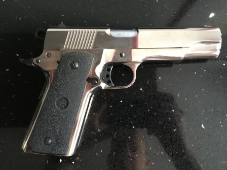 Pues he decidido vender estas dos armas porque las compre por capricho, y ahora me encaprichado de otra. 01