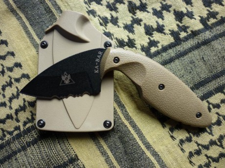 Vendo cuchillo Ka-Bar TDI

El cuchillo esta nuevo como podeis ver en las fotos, solo lo saque un dia en 01