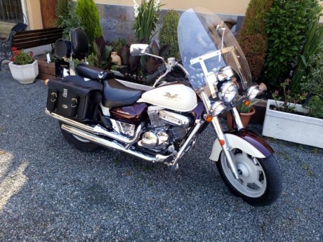 En venta moto Aquila 250c.c. custom.
Lleva todos los extras posibles, puños calefactables, parabrisas, 00