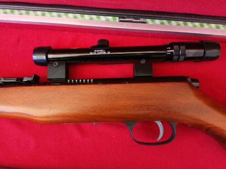 Hola a todos,

vendo esta carabina del calibre 22lr. Es una carabina semiautomática de la marca alemana 10