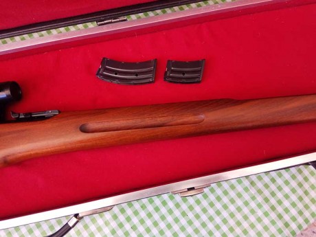 Hola a todos,

vendo esta carabina del calibre 22lr. Es una carabina semiautomática de la marca alemana 22