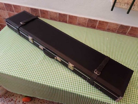 Hola a todos,

vendo esta carabina del calibre 22lr. Es una carabina semiautomática de la marca alemana 32
