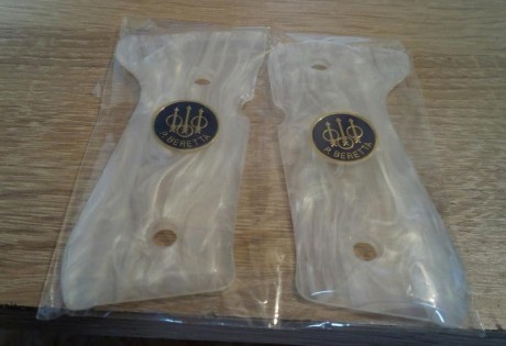 Se venden varios juegos de cachas para arma corta. Se pueden enviar mas fotos por whatsapp. El envio va 00