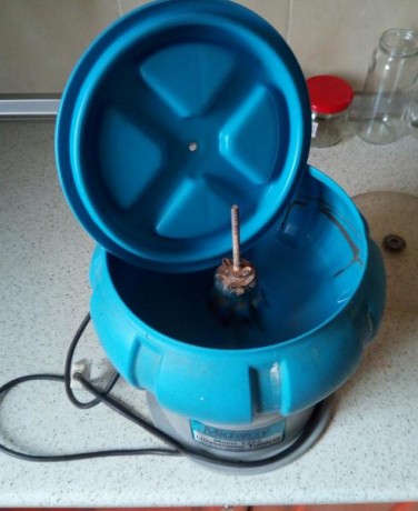 Se vende maquina para la limpieza de vainas. Se pueden enviar mas fotos por whatsapp. Precio 40euros mas 00