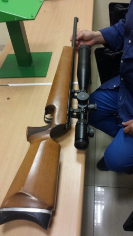  ]Buenas a todos.

Vendo Carabina  Anschutz  Macht 64
Visor / Mira telescopia Tasco 10x40x50
Dipoter Anchutzcon 00