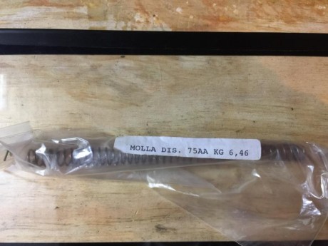 Tengo 2 muelles de corredera tanfoglio . Una de 6'46 kg y otro de 5'59kg. Nuevos a estrenar 10€ los 2

 01