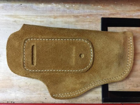 Funda de cuero para pistola pequeña, es marca Vega y esta nueva. 10€

 IMG_0029.JPG 
 IMG_0030.JPG  00