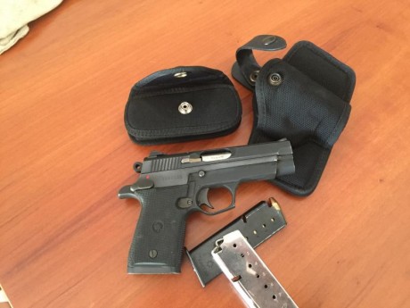 Buenas tardes,

Vendo pistola Firestar 9mm con funda Vega Holster y dos cargadores. Todo en perfecto estado.

Precio 01