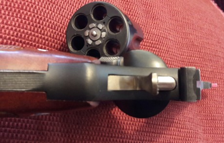 Hola a todos,

Pongo a la venta un impresionante revolver Smith & Wesson modelo 28, más conocido por 12