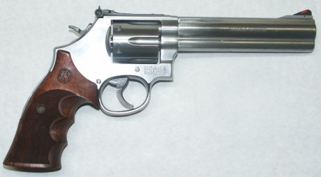 Vendo S&W 686-6 de 6” en inox, guiado en f en muy buen estado, lleva unas cachas KSD de nogal , tambien 00