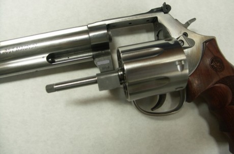 Vendo S&W 686-6 de 6” en inox, guiado en f en muy buen estado, lleva unas cachas KSD de nogal , tambien 12