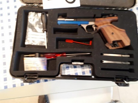 En venta esta nueva 100 tiros 2 meses la vendo porque no me hago a ella es una ocasión no un chollo admito 00