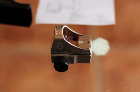 Vendo punto rojo Docter Sight III en su caja de origen.
Viene con su montura, pilas etc...

Fabricación 00