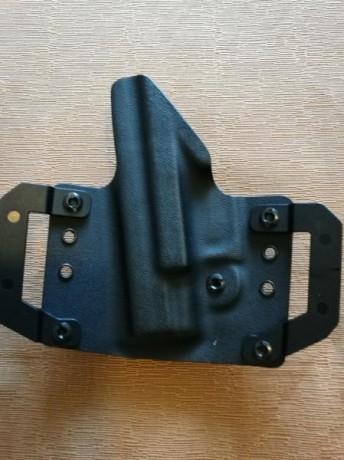 Con el tiempo y los cambios de armas va uno acumulando en el armario infinidad de cosas ,con la intención 21