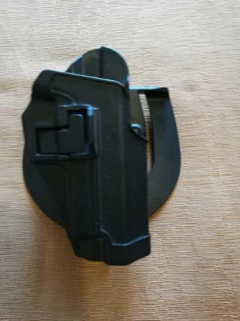 Con el tiempo y los cambios de armas va uno acumulando en el armario infinidad de cosas ,con la intención 40