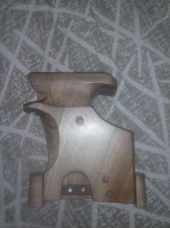 Hola tengo estas cachas de madera para la pistola Hamerli x esse y no se de que marca son, ni lo que pueden 02