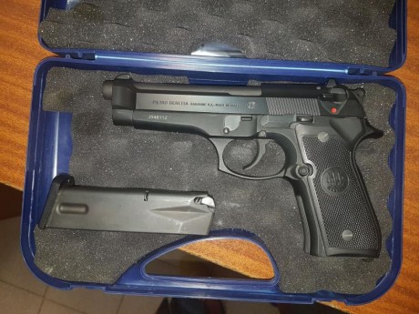 vendo beretta   92 ,precio   350 €  ,  en licencia  f . ( no es mia ) ,    pocos diparos  ,  llamar al 00