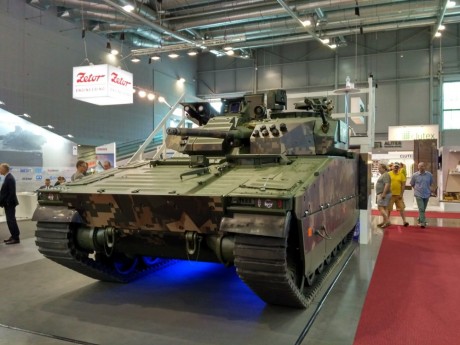 En IDET 2017 (International Defence and Security Technologies) o Feria Internacional de Tecnología de 17