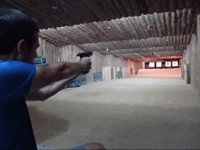 Hola amigos! ya que se muestran tantas armas buenas creo que a los propietarios de una cz 75 se nos tendría 70