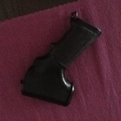 Hola.
En venta pistol grip para escopeta de corredera Remington.
En muy buenas condiciones, incluyo tornillo 02