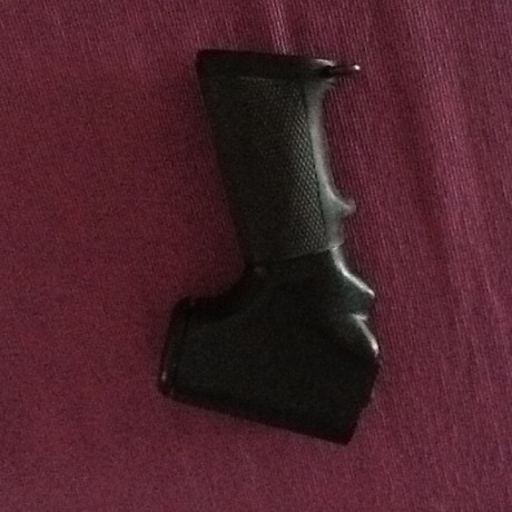 Hola.
En venta pistol grip para escopeta de corredera Remington.
En muy buenas condiciones, incluyo tornillo 01