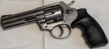 Hola.
Aqui podeis ver todo sobre los Steel cop y la Steel Eagle....
Acero....aleman.....para mi...una 121
