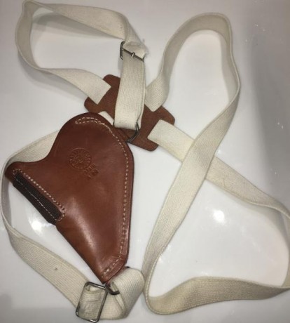 Se vende sobaquera invertida de la marca ASTRA para revolver de 2".

 Precio 35€  o canvio por cachas 02