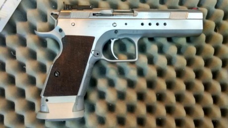 Hola compañeros.

Vendo mi Tanfoglio Custom Limited.

Se aprecia en las fotos que está prácticamente nueva. 00