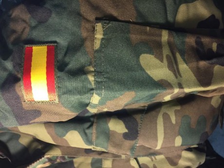 SE vende chaquetón nuevo del ejercito español talla 2 25 euros
Uno vendido, solo queda uno mas 10