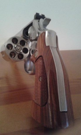 Vendo Revolver S. & W. Mod. 686, calib. 357, puede  38/38 sp. en perfectas condiciones,
   guiado 01