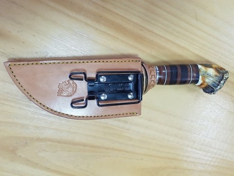 hola, lo había hecho para mí pero lo vendo para compra de material...

cuchillo de caza estilo scagel
acero 02