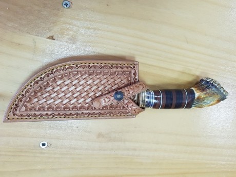 hola, lo había hecho para mí pero lo vendo para compra de material...

cuchillo de caza estilo scagel
acero 01