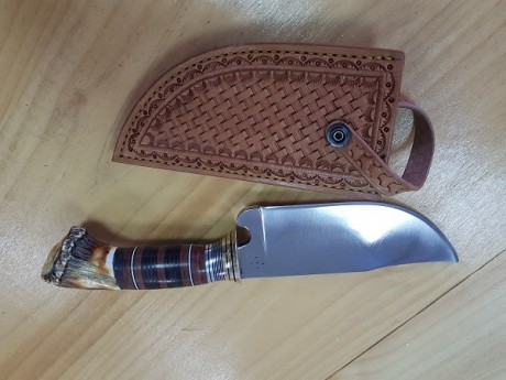hola, lo había hecho para mí pero lo vendo para compra de material...

cuchillo de caza estilo scagel
acero 11