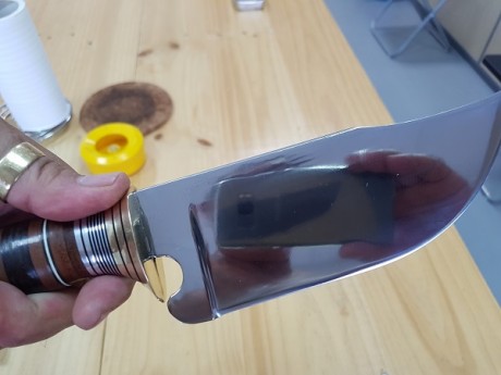 hola, lo había hecho para mí pero lo vendo para compra de material...

cuchillo de caza estilo scagel
acero 10