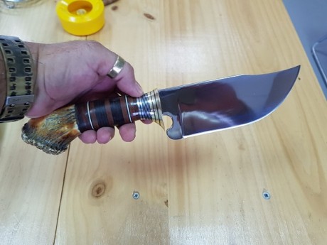 hola, lo había hecho para mí pero lo vendo para compra de material...

cuchillo de caza estilo scagel
acero 21