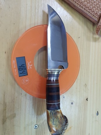 hola, lo había hecho para mí pero lo vendo para compra de material...

cuchillo de caza estilo scagel
acero 42