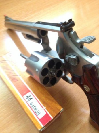 Revolver smith&wesson mod. 629 en acero inox. calibre 44 magnum. 6 pulgadas de cañón. arma en excelente 00