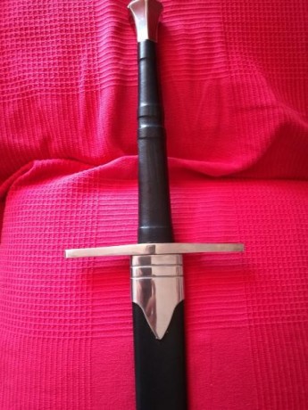 Hola, vendo esta espada tipo medieval de la prestigiosa marca cold steel en estado de tienda. La compré 01