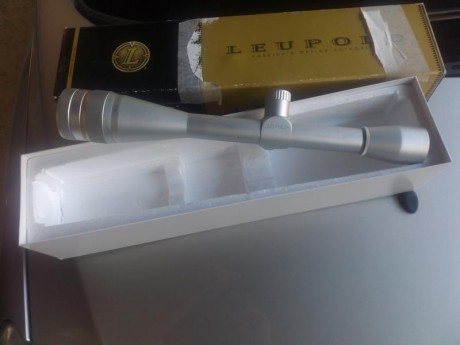 Se vende este visor, es cruz fina pero sin dot y solo se vende lo qué ves en la foto, sin ningún accesorio 02