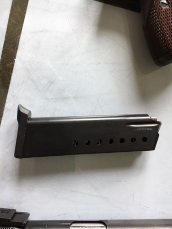 Hola a todos:
Un amigo me ha pedido que le anuncie la venta de una de sus armas.
Se trata de una SWISS 42