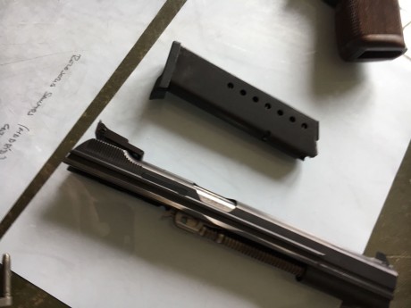 Hola a todos:
Un amigo me ha pedido que le anuncie la venta de una de sus armas.
Se trata de una SWISS 40