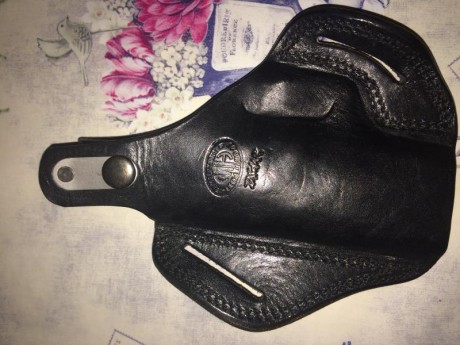 Vendo funda de piel de paisano para arma tamaño walther p88. Solo probada. 
Precio: 25€
Contacto: 651633482, 01